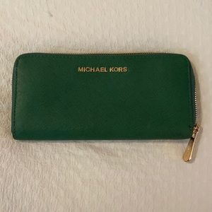 Michael Kors wallet - NEVER USED